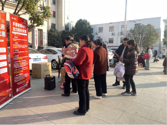 中荊置業(yè)前往團林鎮(zhèn)開展“安居工程”政策宣講及中荊學府項目宣傳活動252.png